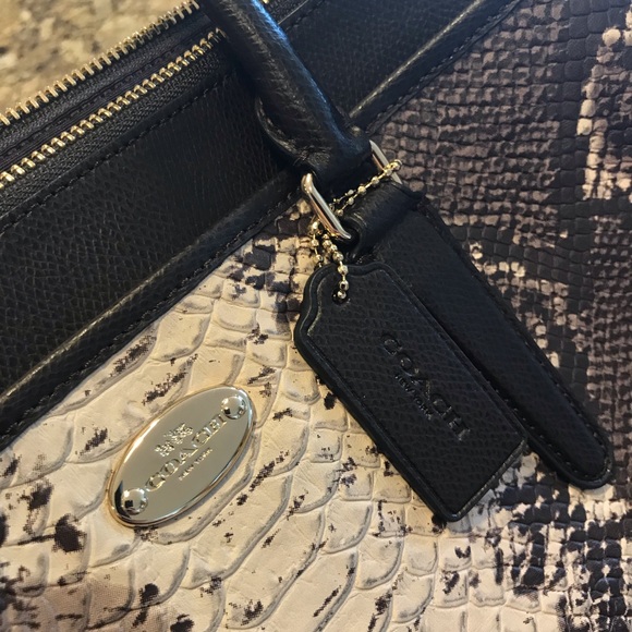 Two coach purses - Picture 4 of 8